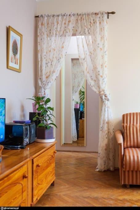 Spacious Retro Flat Close To National Stadium Warsaw