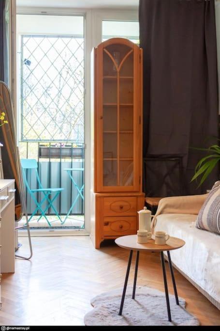 Spacious Retro Flat Close To National Stadium Apartment
