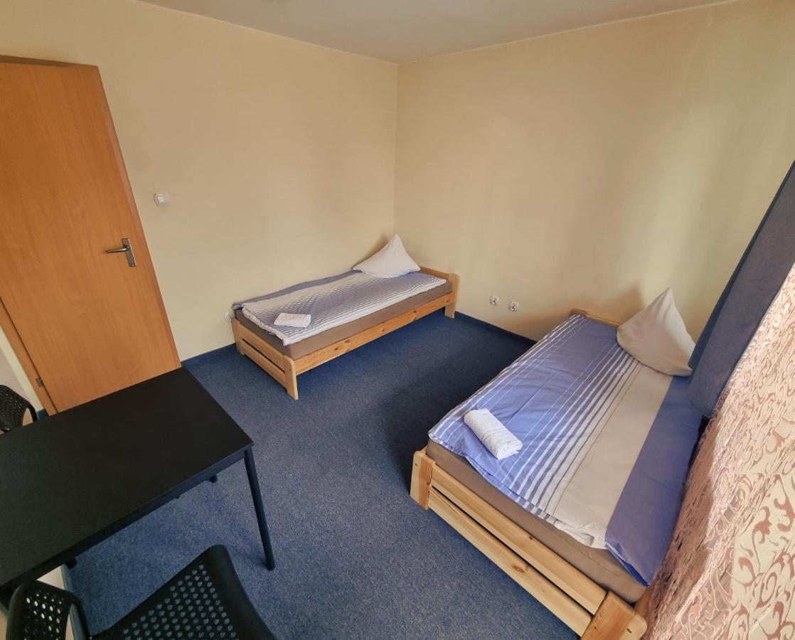 Wilanow House Hostel *