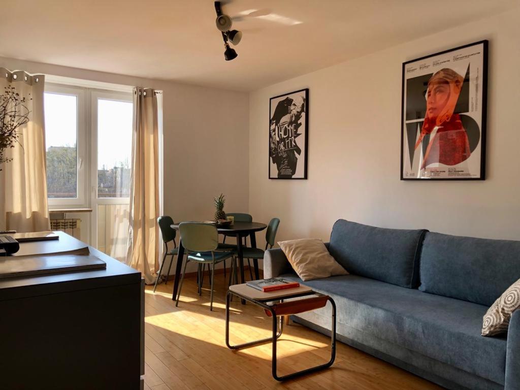 Oomph Downtown Apartment