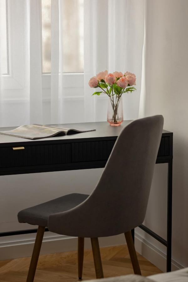Stylish Heart Of By Renters