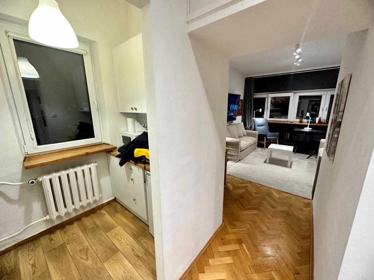 Metro Wifi 1gbs 75'tv Netflix Hbo Apartament Warszawa