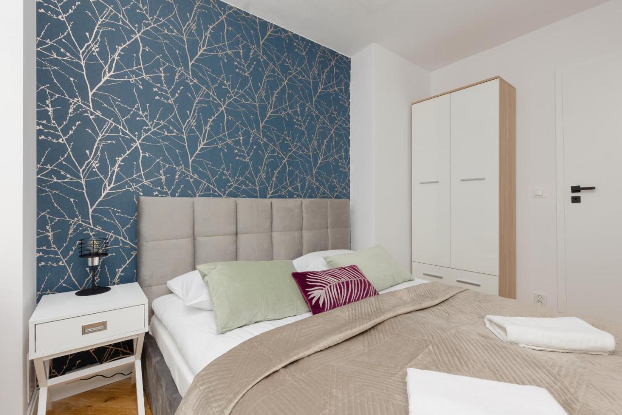 Stylish Heart Of By Renters