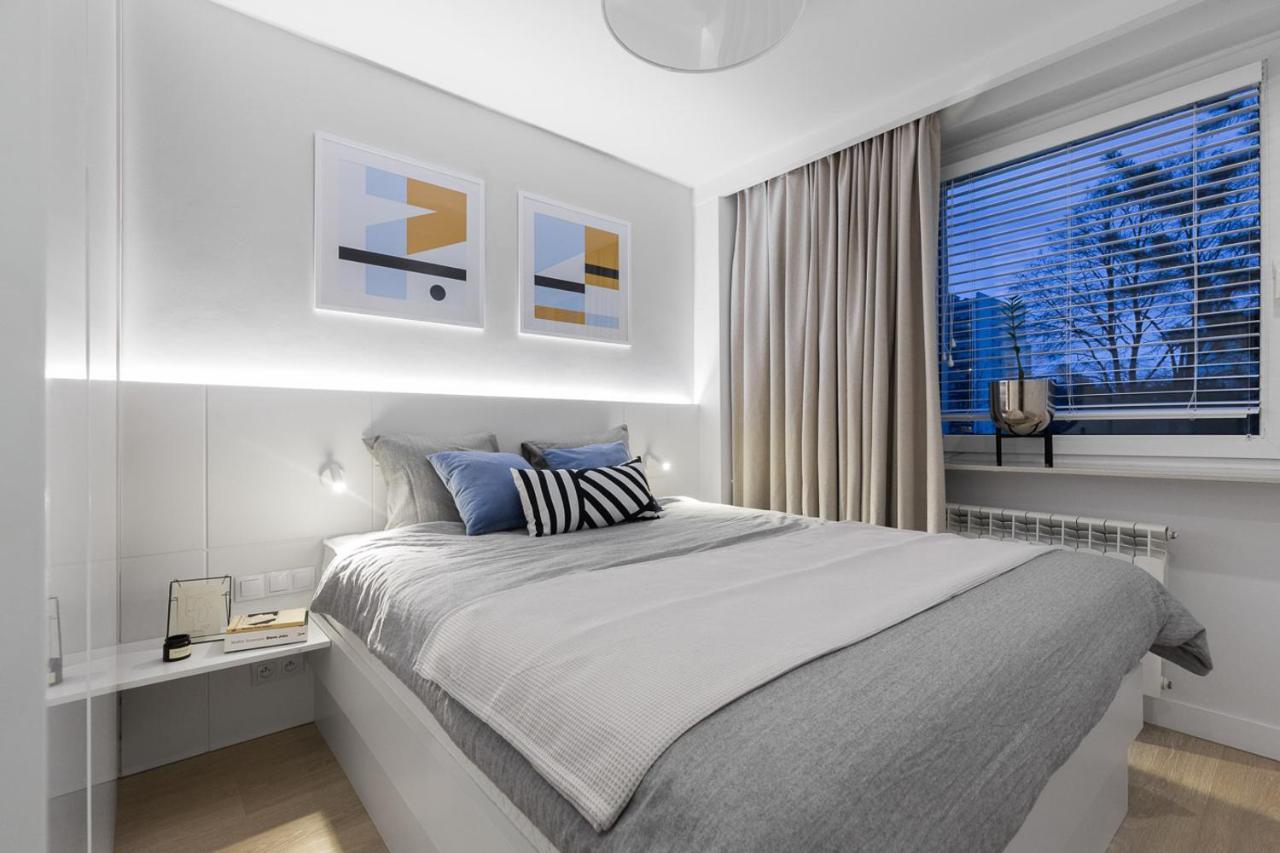 Apartment Bielany: Metro-adjacent With Catered Meals & Parking