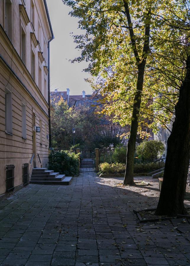 Modernist In The Old Town