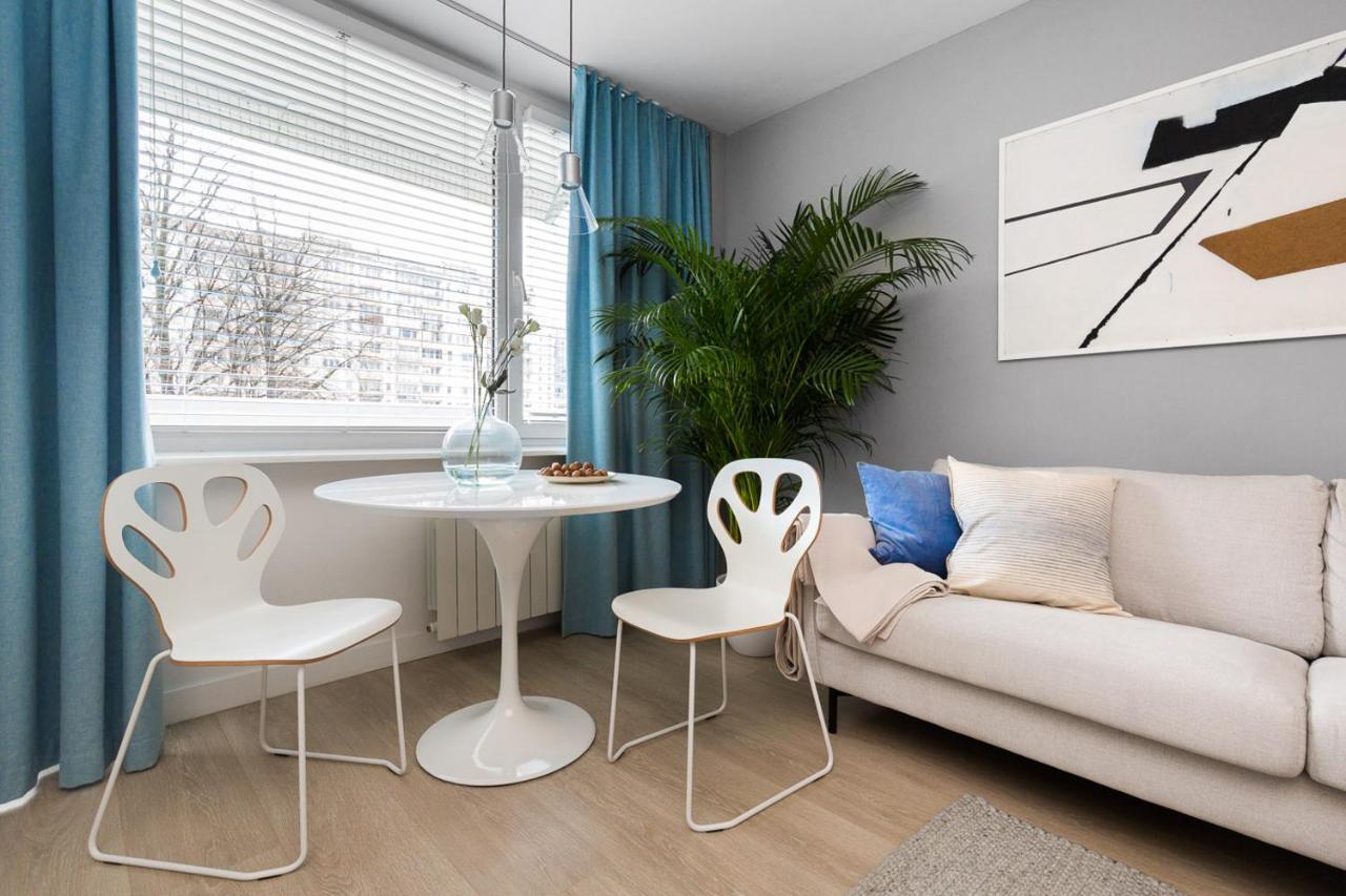 Apartment Bielany: Metro-adjacent With Catered Meals & Parking