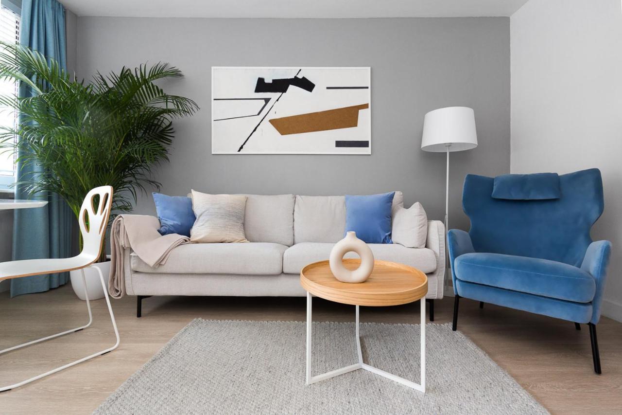 Bielany: Metro-adjacent With Catered Meals & Parking *