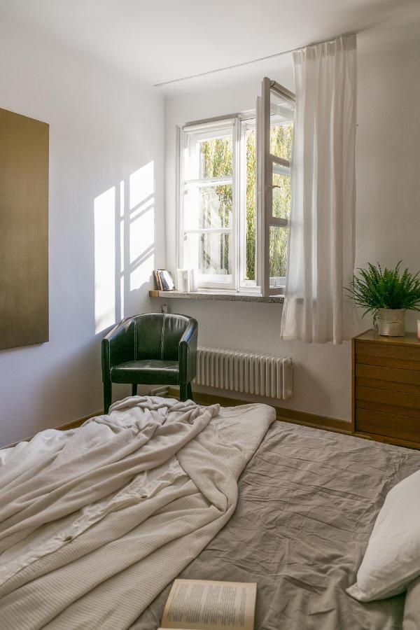 Modernist In The Old Town *