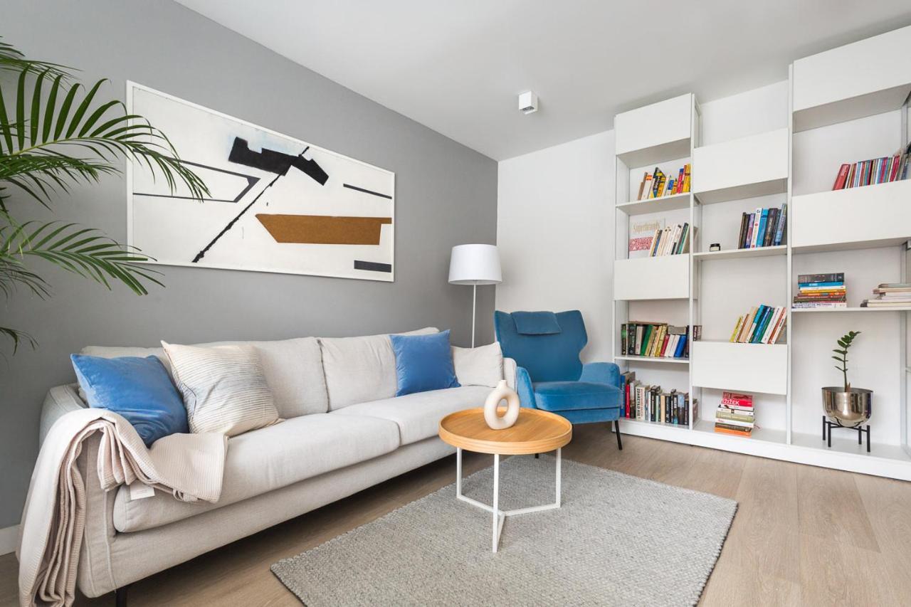 Bielany: Metro-adjacent With Catered Meals & Parking Apartment *