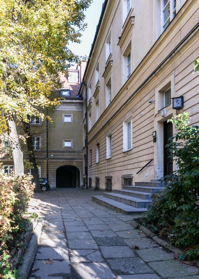 Modernist In The Old Town *