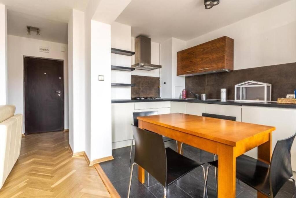 Zamkniete Center Twarda - Spacious One Bedroom Apartment