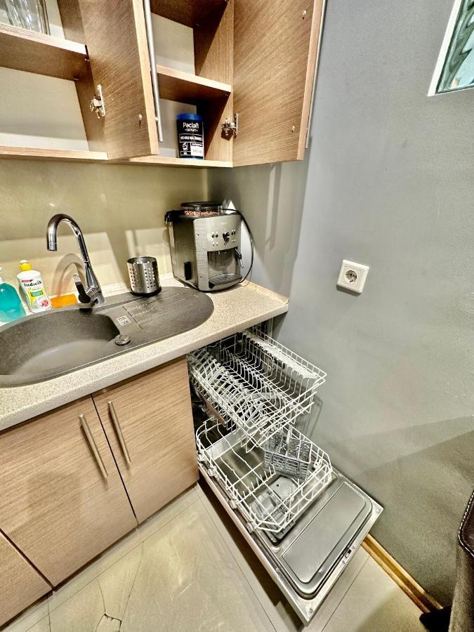 View Metro Wifi 1gb 80'tv Netflix Disney+ Hbo Apartment Warsaw