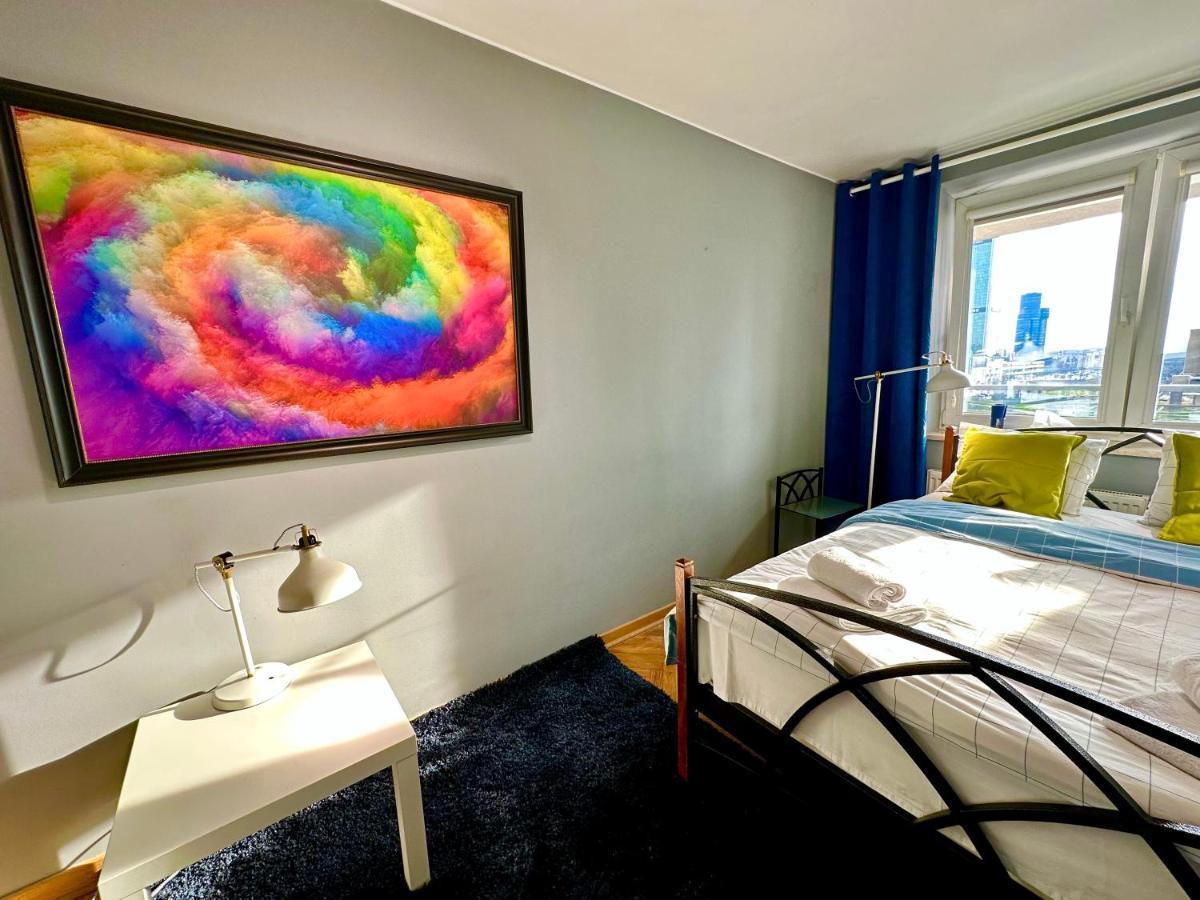 View Metro Wifi 1gb 80'tv Netflix Disney+ Hbo Apartment Warsaw