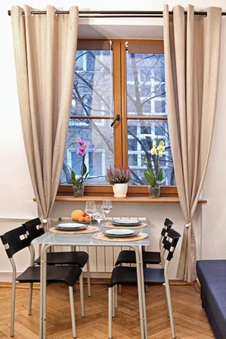 Marszalkowska 140 , Metro Swietokrzyska Apartament Warszawa
