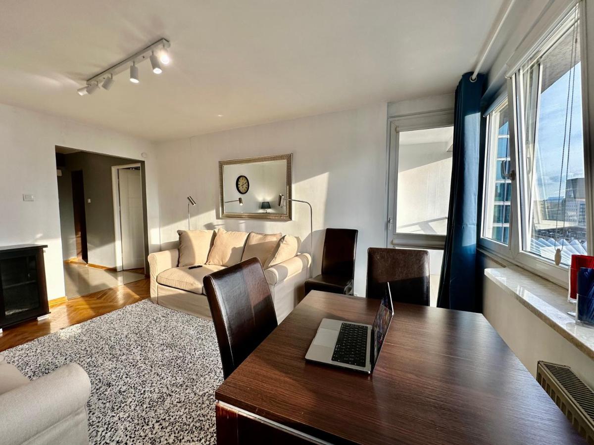 View Metro Wifi 1gb 80'tv Netflix Disney+ Hbo Apartment