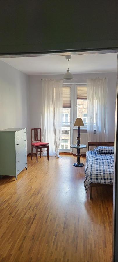 Spacious Two-bedroom Condo,big Balcony,freeparking