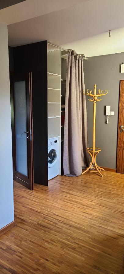 Apartamento Spacious Two-bedroom Condo,big Balcony,freeparking