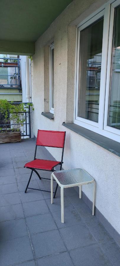 Spacious Two-bedroom Condo,big Balcony,freeparking *