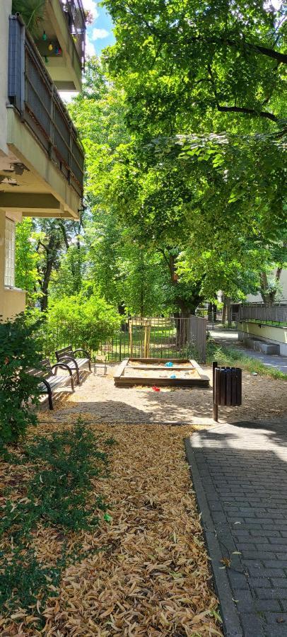 Apartamento Spacious Two-bedroom Condo,big Balcony,freeparking
