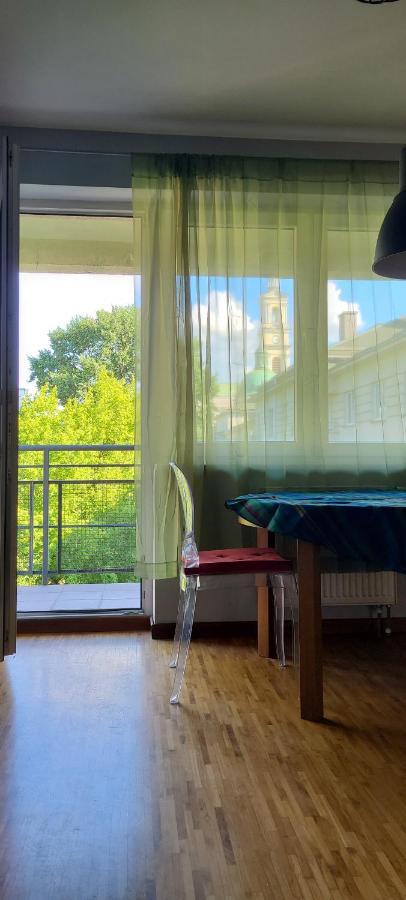 Spacious Two-bedroom Condo,big Balcony,freeparking Apartamento