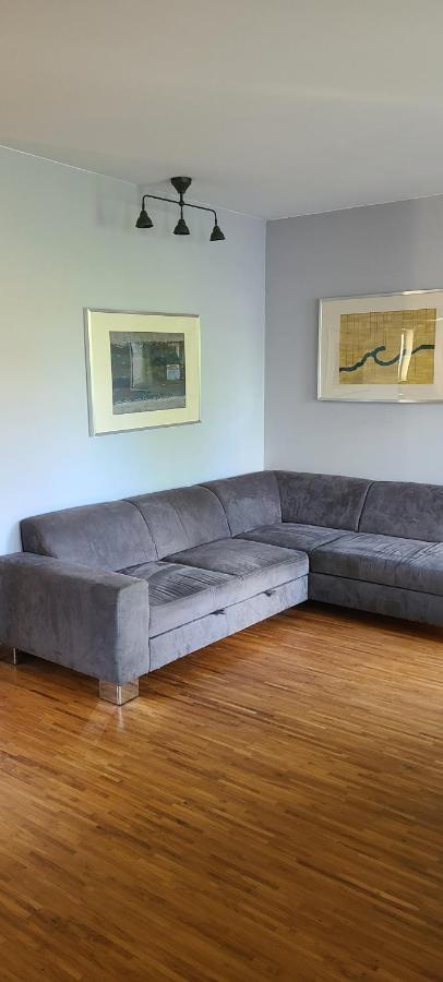Spacious Two-bedroom Condo,big Balcony,freeparking Varsóvia