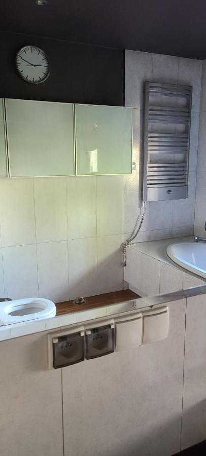 Spacious Two-bedroom Condo,big Balcony,freeparking * Varsóvia