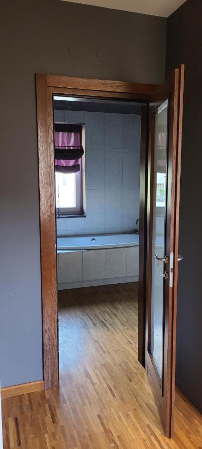 Spacious Two-bedroom Condo,big Balcony,freeparking Apartamento *