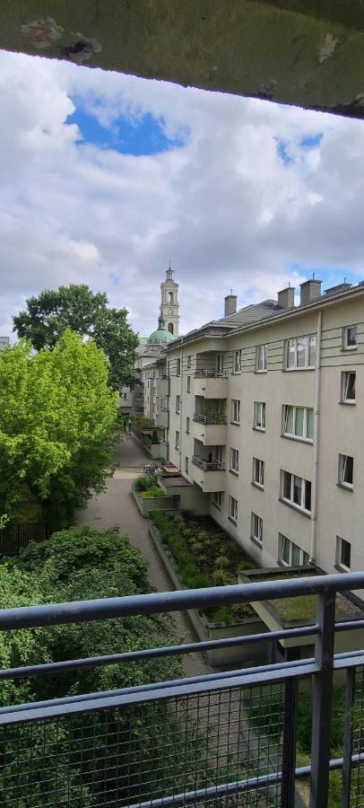 Spacious Two-bedroom Condo,big Balcony,freeparking *
