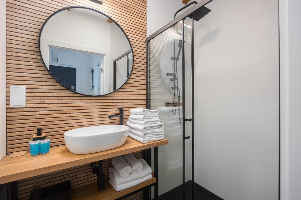 Rondo Wiatraczna Loft Apartment