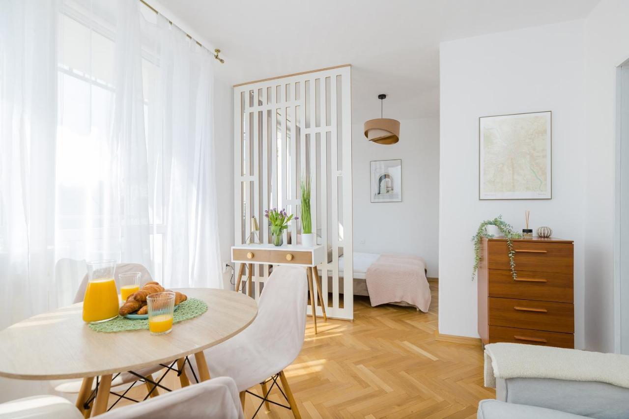 Shortstaypoland Niecala Warszawa