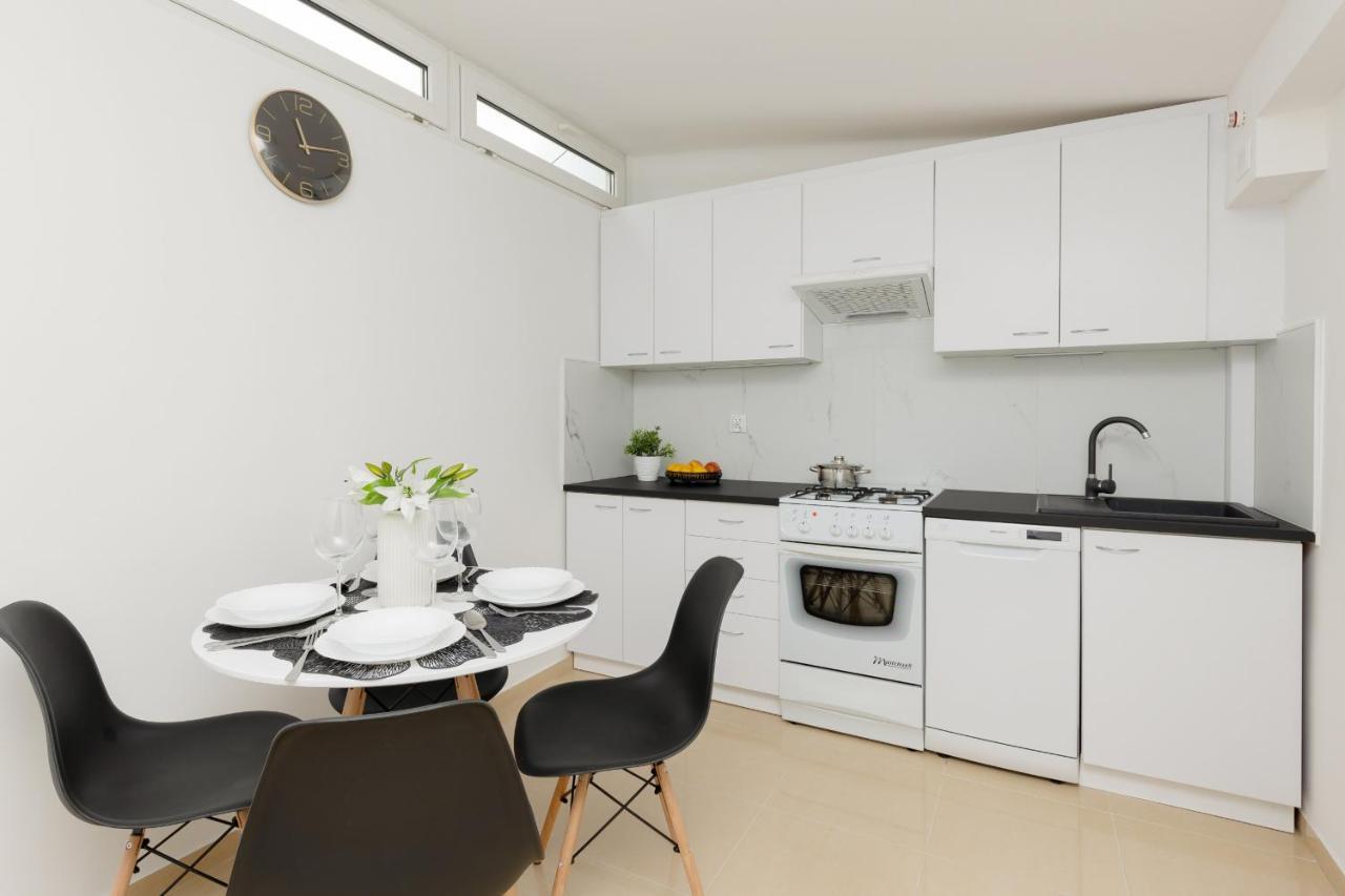 Cozy In The City Center Mazowiecka By Renters Apartment Warschau