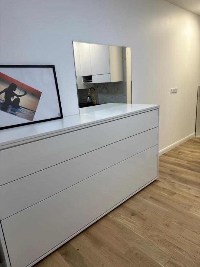 Luxury Iris Apartment *