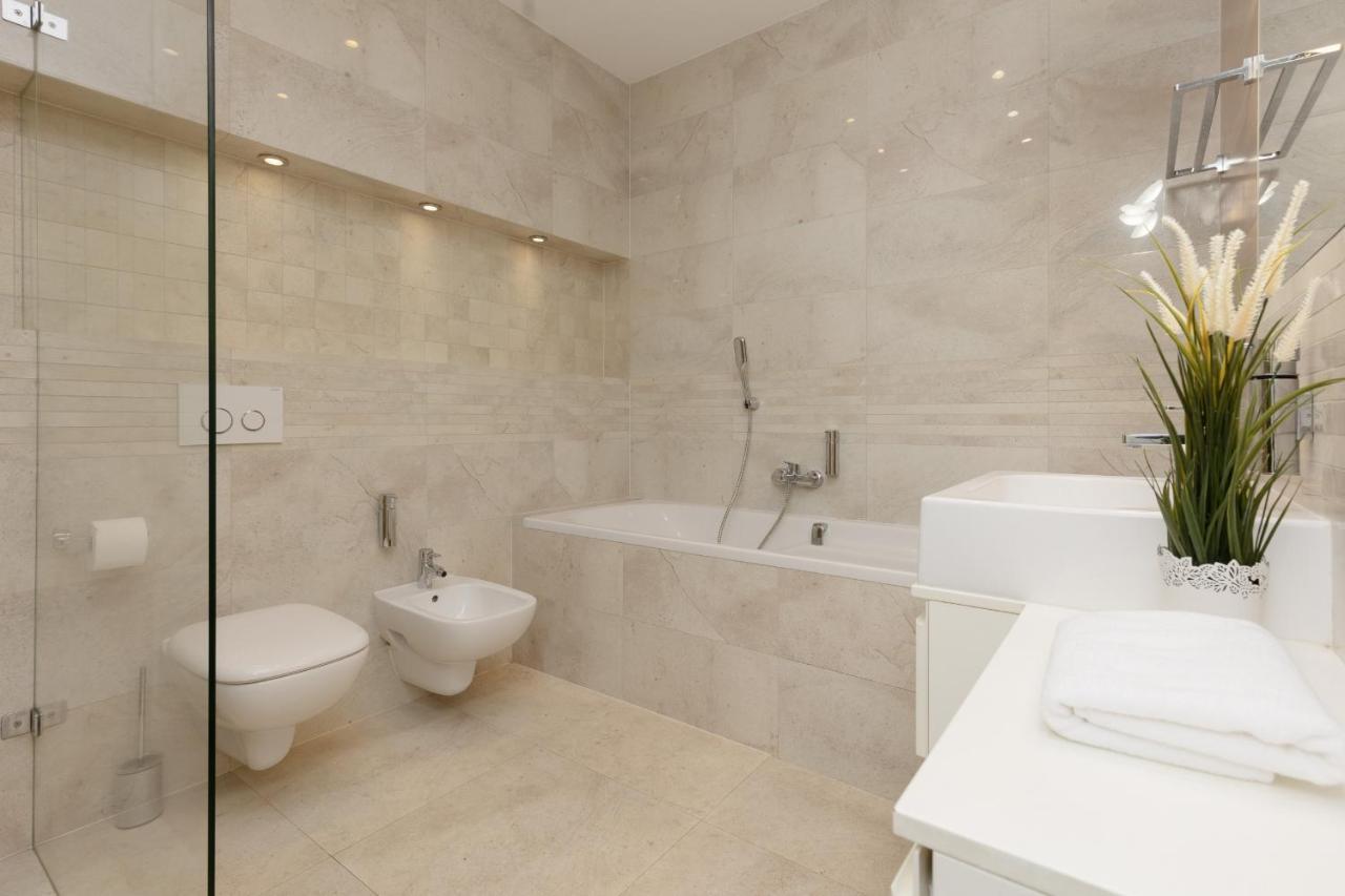 Dom wakacyjny Three-bedroom Family House With Garden Nowa Wies By Renters Warszawa