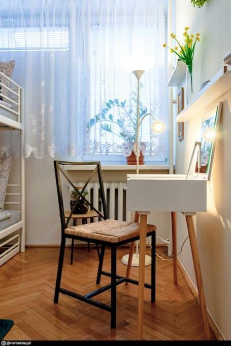 Apartment Spacious Retro Flat Close To National Stadium
