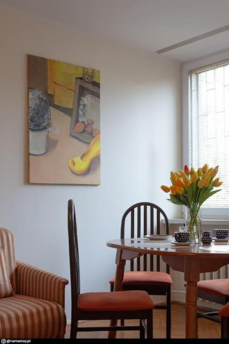 Spacious Retro Flat Close To National Stadium *