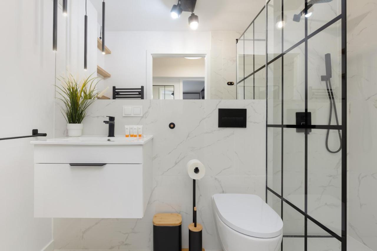 Stylish Heart Of By Renters Warsaw
