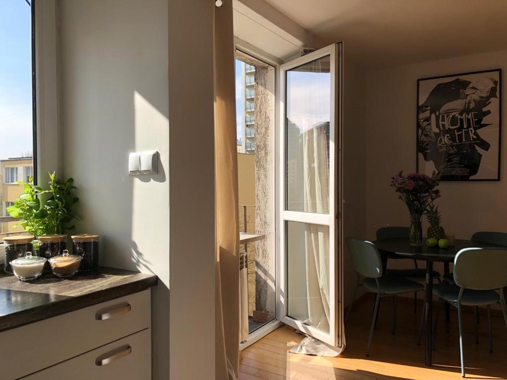 Oomph Downtown Apartment