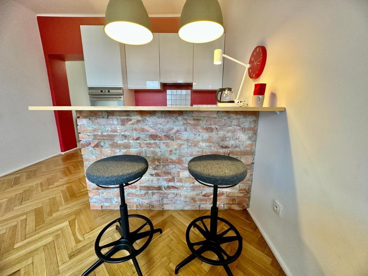 Apartment Super Beauty Metro Wifi 65'tv Netflix Hbo Appletv+ *
