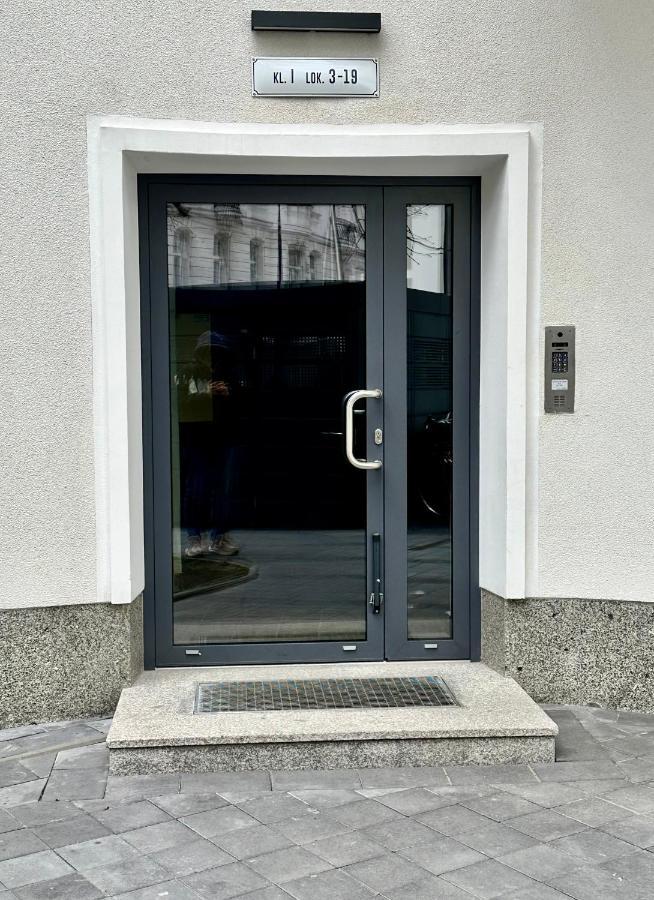 Super Beauty Metro Wifi 65'tv Netflix Hbo Appletv+ Apartment Warsaw
