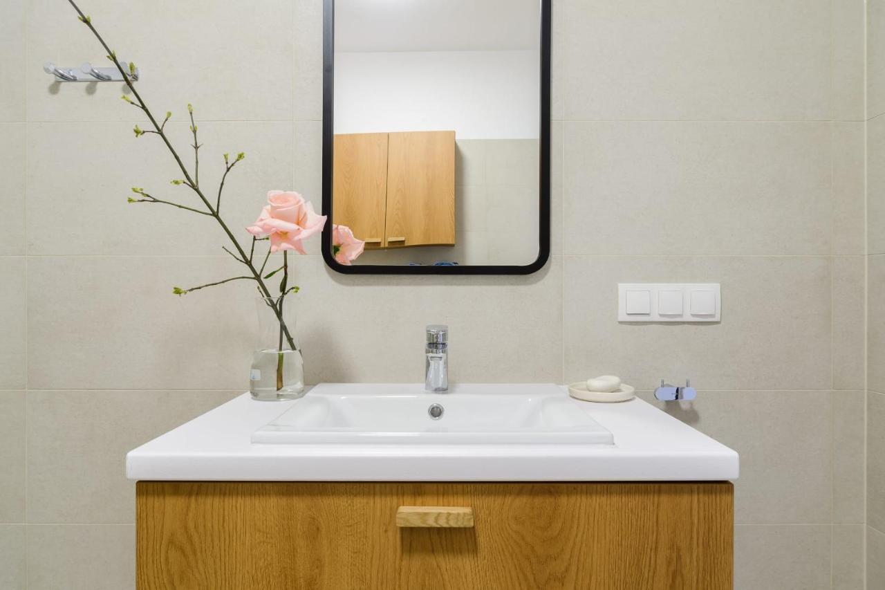 Modern Near The Chopin Airport Apartment
