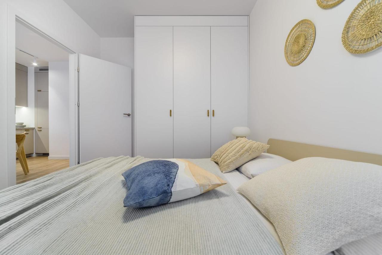 Modern Near The Chopin Airport Apartment *