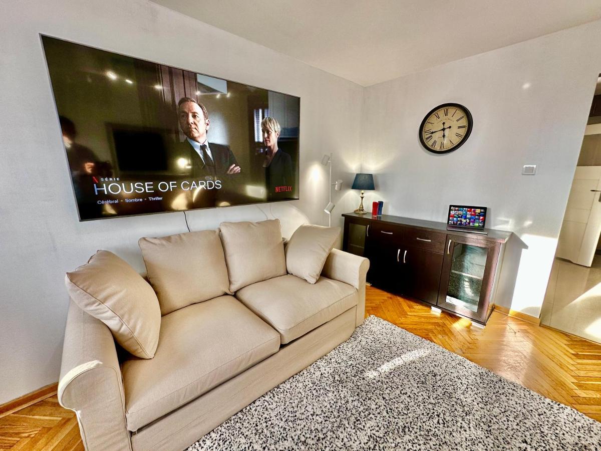 View Metro Wifi 1gb 80'tv Netflix Disney+ Hbo * Warsaw
