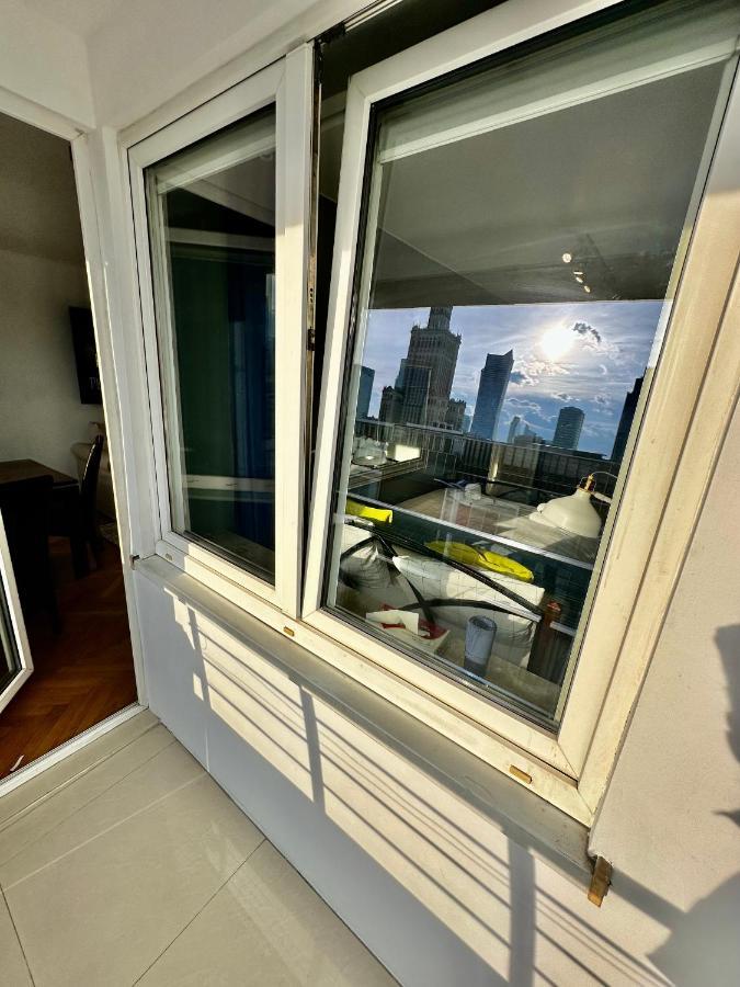 View Metro Wifi 1gb 80'tv Netflix Disney+ Hbo Apartment Warsaw