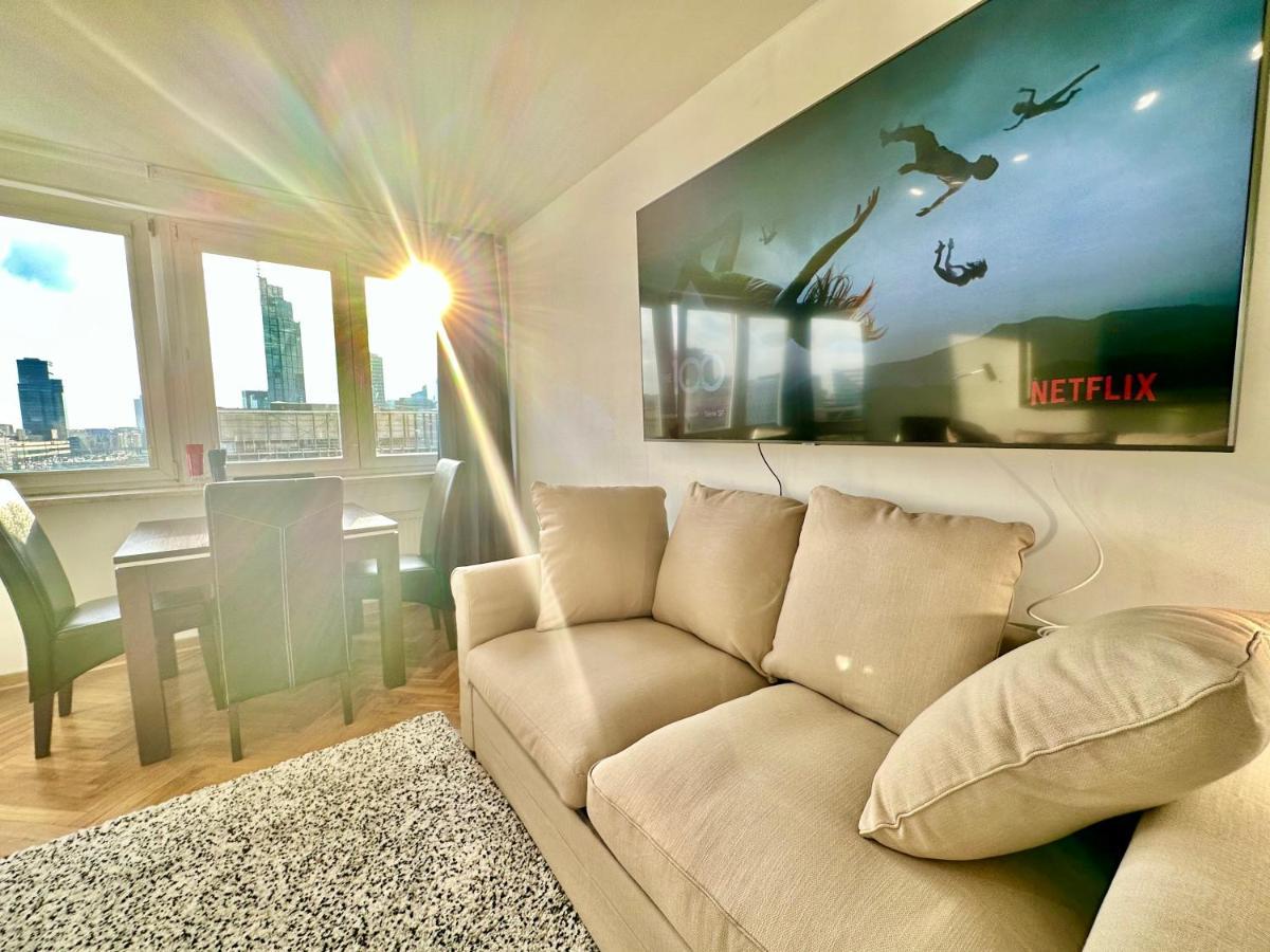 Apartment View Metro Wifi 1gb 80'tv Netflix Disney+ Hbo Warsaw