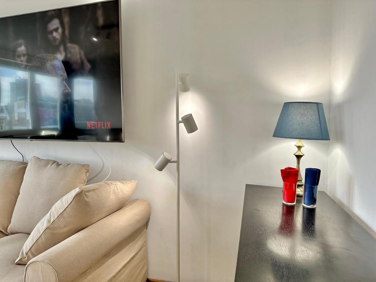 Apartment View Metro Wifi 1gb 80'tv Netflix Disney+ Hbo *