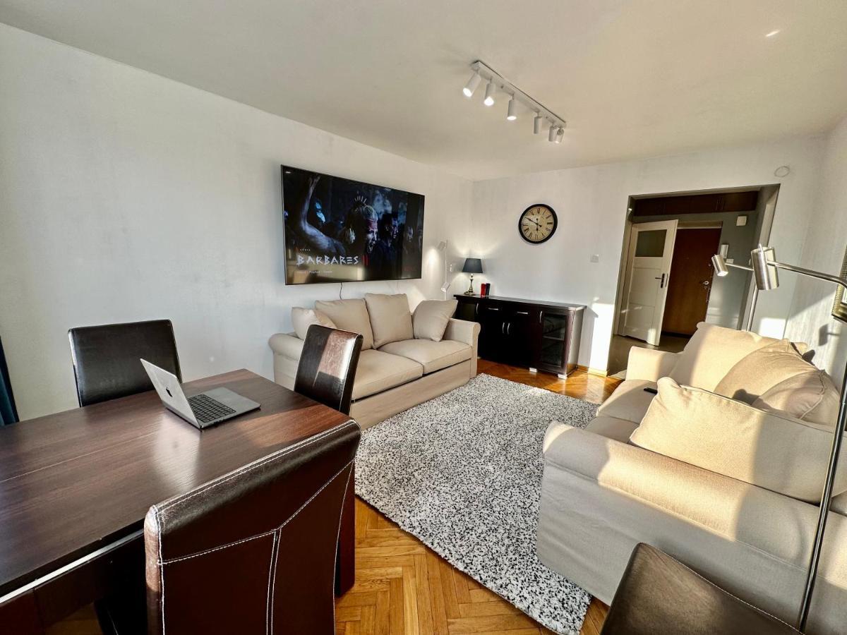 View Metro Wifi 1gb 80'tv Netflix Disney+ Hbo Apartment
