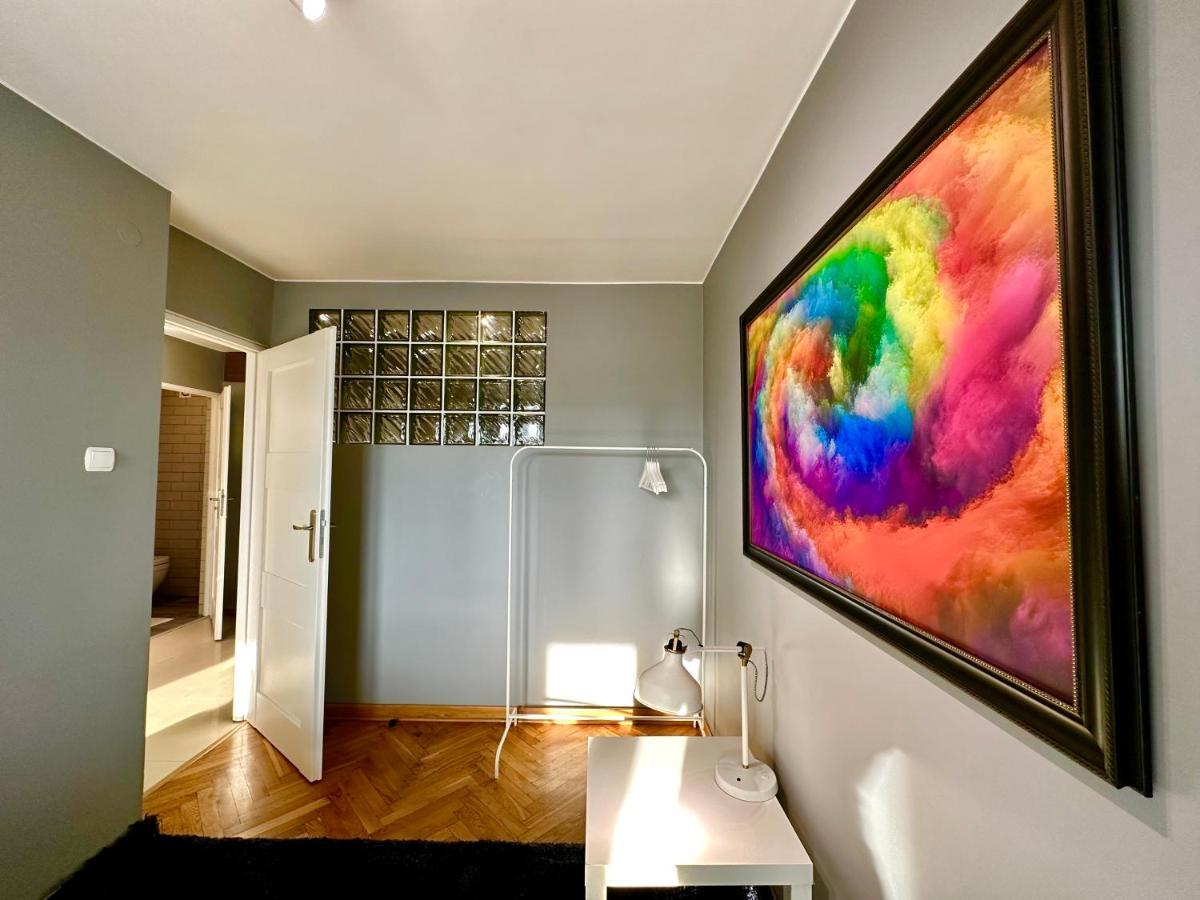 View Metro Wifi 1gb 80'tv Netflix Disney+ Hbo Apartment Warsaw