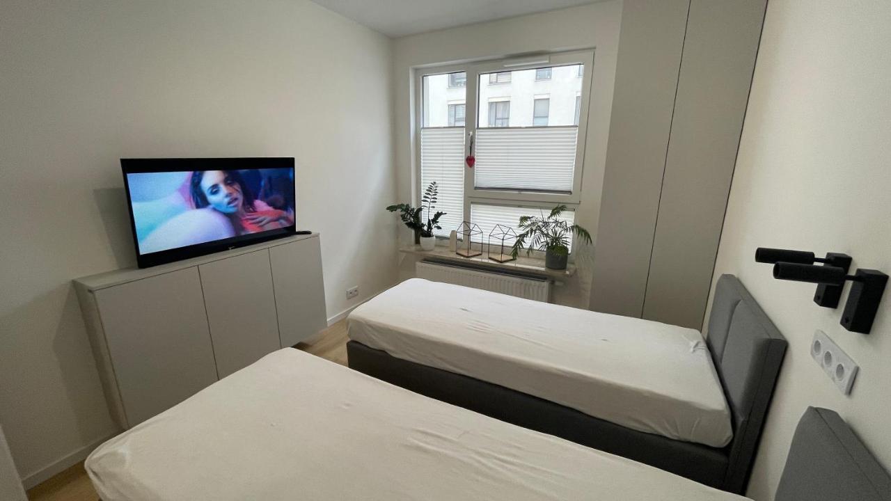 4 Bed 2 Apartment *