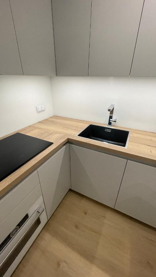 4 Bed 2 *