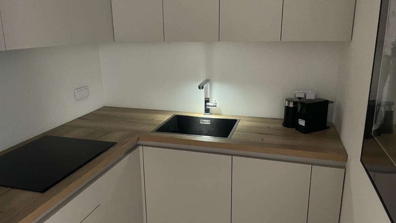 4 Bed 2 *